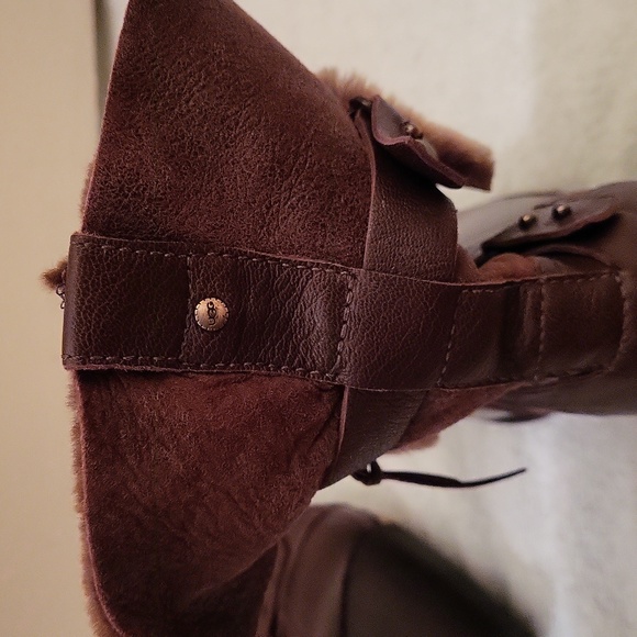 UGGS 100% AUTHENTIC EXCELLENT CONDITION (Like New) - Picture 11 of 16